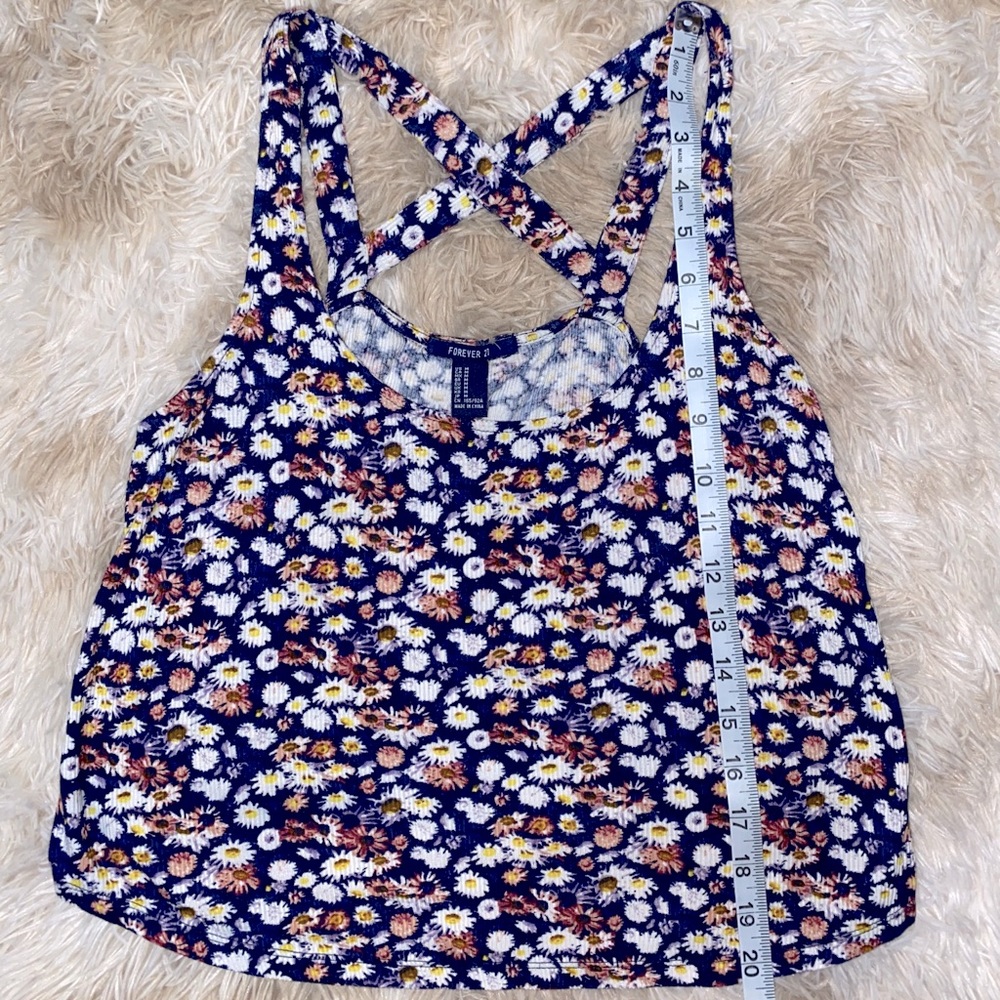 Forever 21 Floral Women Top perfect for summer